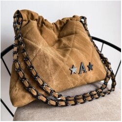 Hera Bag Cadena Negra Color Denim Caramel