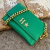 Aura Clutch – Bag Esmeralda Cadena Chunky Oro