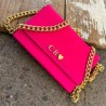 Aura Clutch – Bag Hot Pink Cadena Chunky Oro