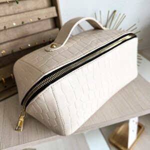 Bolsas, joyería y accesorios