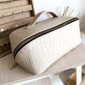 Bolsas, joyería y accesorios